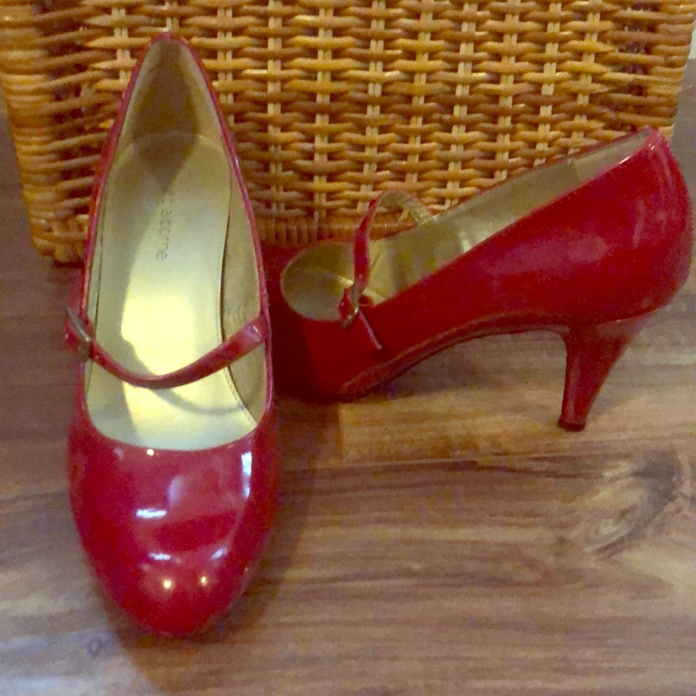 Liz Claiborne Red Shoes